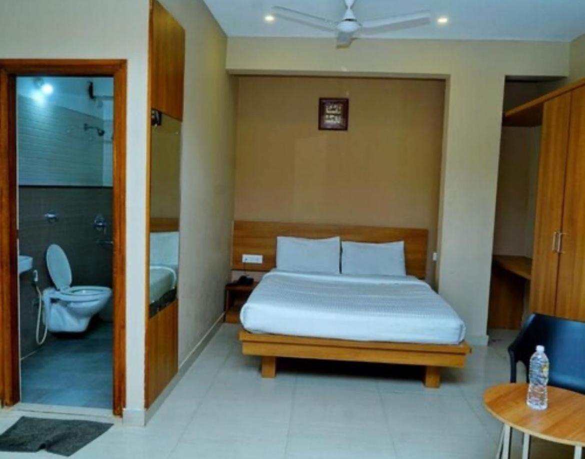 Samasth Rooms And Suits Mysore Εξωτερικό φωτογραφία