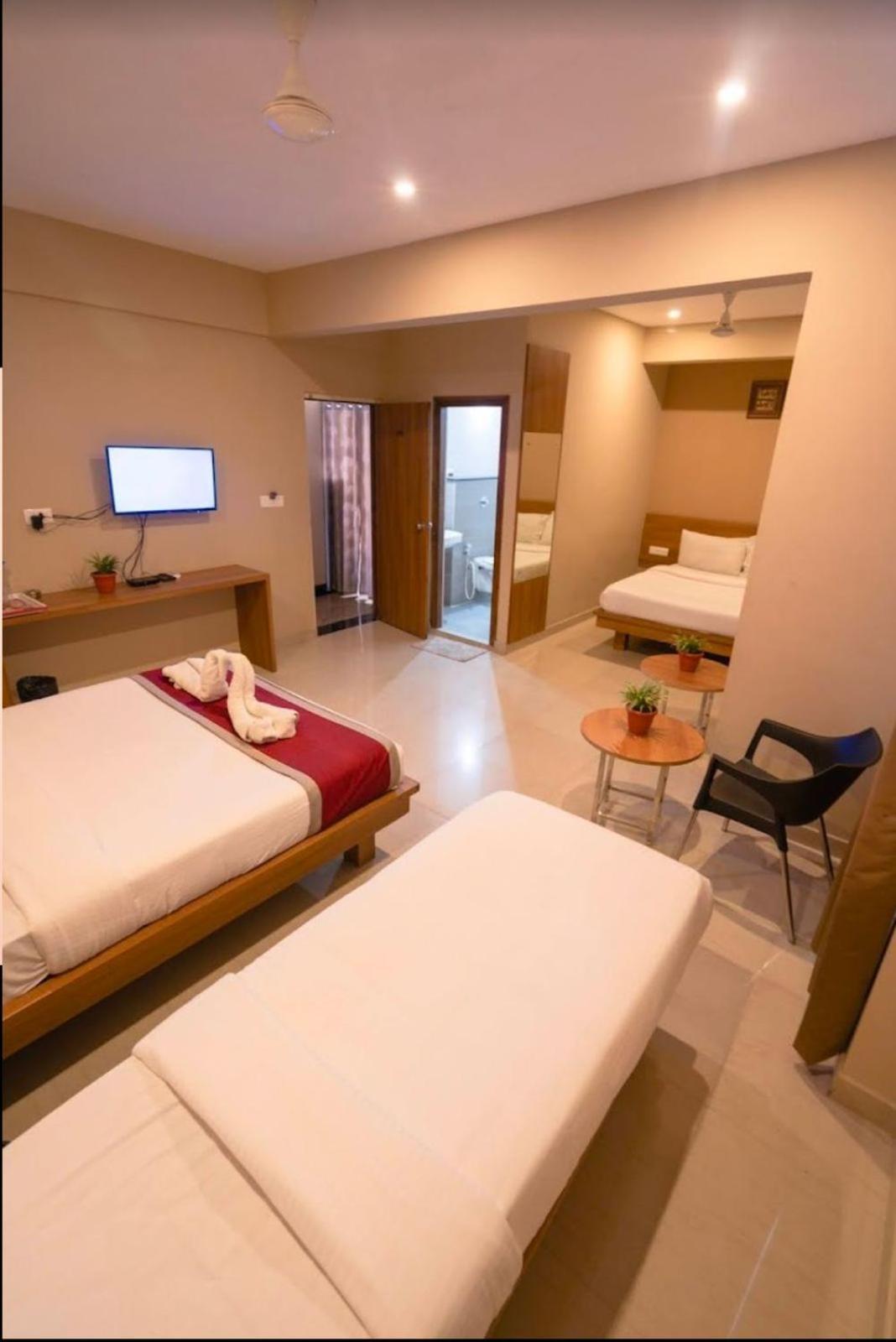 Samasth Rooms And Suits Mysore Εξωτερικό φωτογραφία