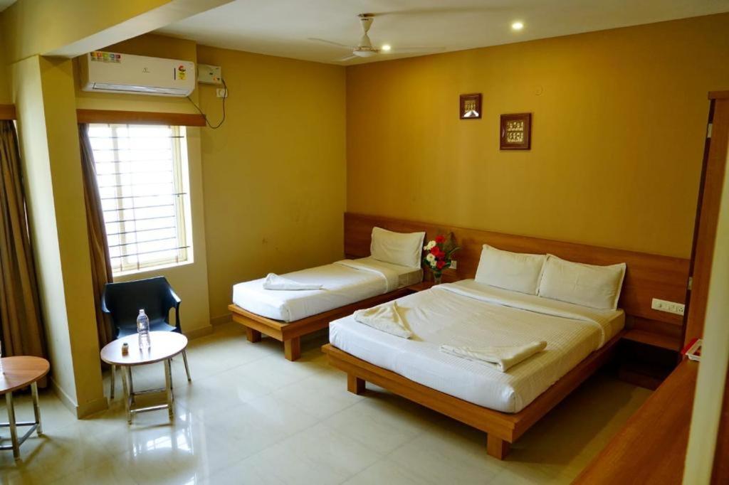 Samasth Rooms And Suits Mysore Εξωτερικό φωτογραφία